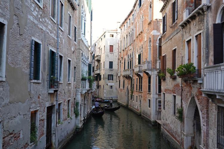 水城威尼斯用英文翻译_水城威尼斯是哪个国家的