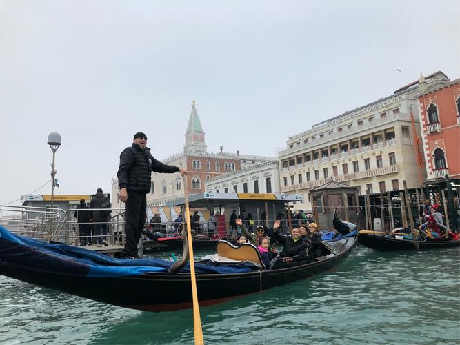 威尼斯人坐那条运河_威尼斯有哪些人坐小艇